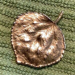 Gold tone leaf pin brooch